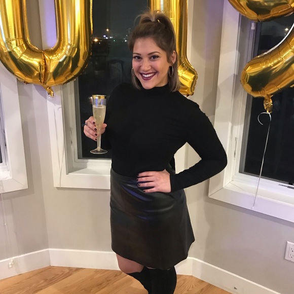 Meet your Posher, Julie - Picture 1 of 1